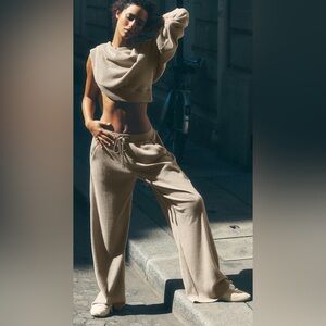 ALO Yoga Beige Wide Leg Pant